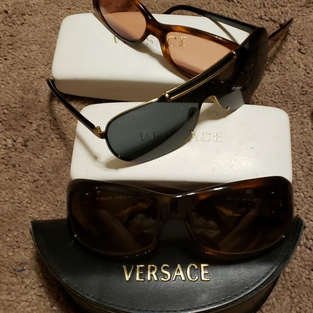 3 pair Versace sunglasses 🕶  with cases!!